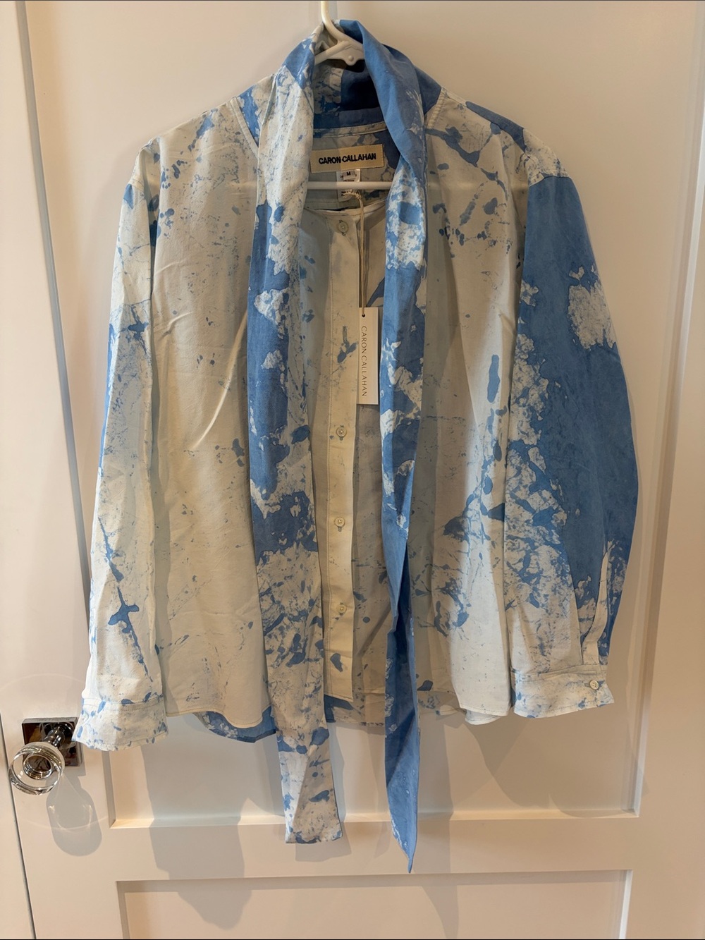 NWT Caron Callahan Candice Blue and White Tie-Neck Splash Print Shirt size M
